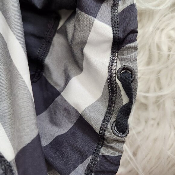 Lululemon Plaid Tracker Skirt‎ Skort Sz 4 Foxy Plaid Mini Sidewalk Gray White - Picture 9 of 11